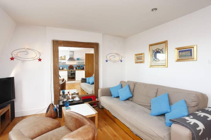 			NEW INSTRUCTION (Private Roof Terrace), 1 Bedroom, 1 bath, 1 reception Flat			 Goldney Road, MAIDA VALE